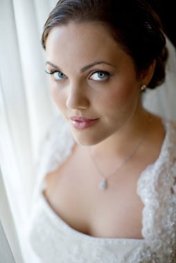 picture of a bride that used KyleLynn as her wedding makeup artist