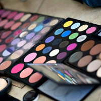 picture of a KyleLynn Cosmetics eyeshadow palette